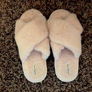 Flora Nikrooz slippers!